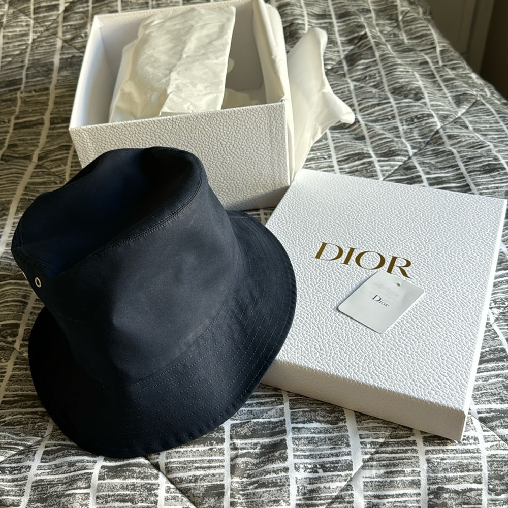 Dior Teddy Reversible Hat 🚫trade 🚫low balling please